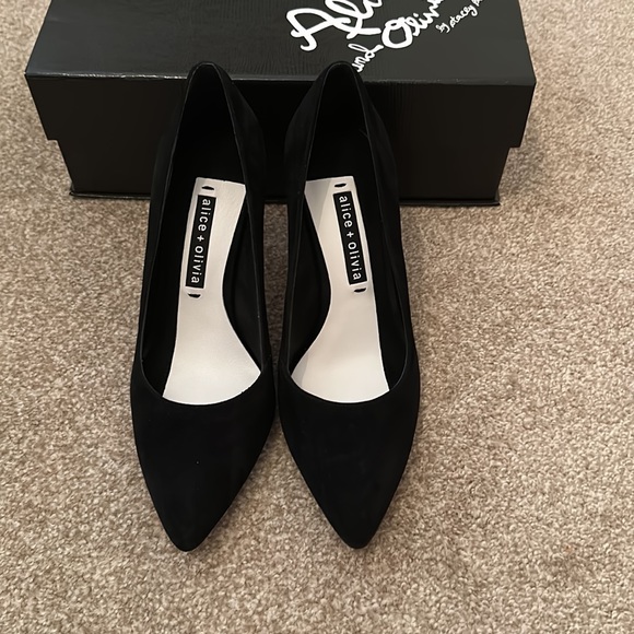 NWT Alice + Oliva sude heels - Picture 6 of 7